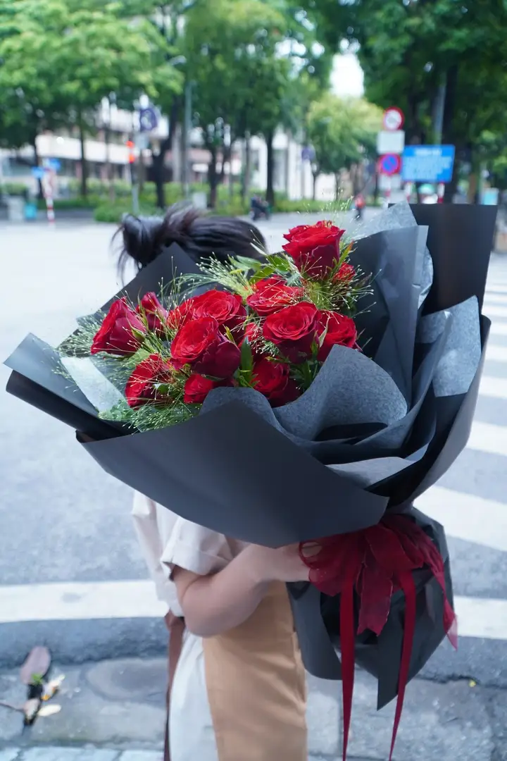 Bó hoa lan Dendrobium mix cỏ suối - Serene Whisper — góc khác