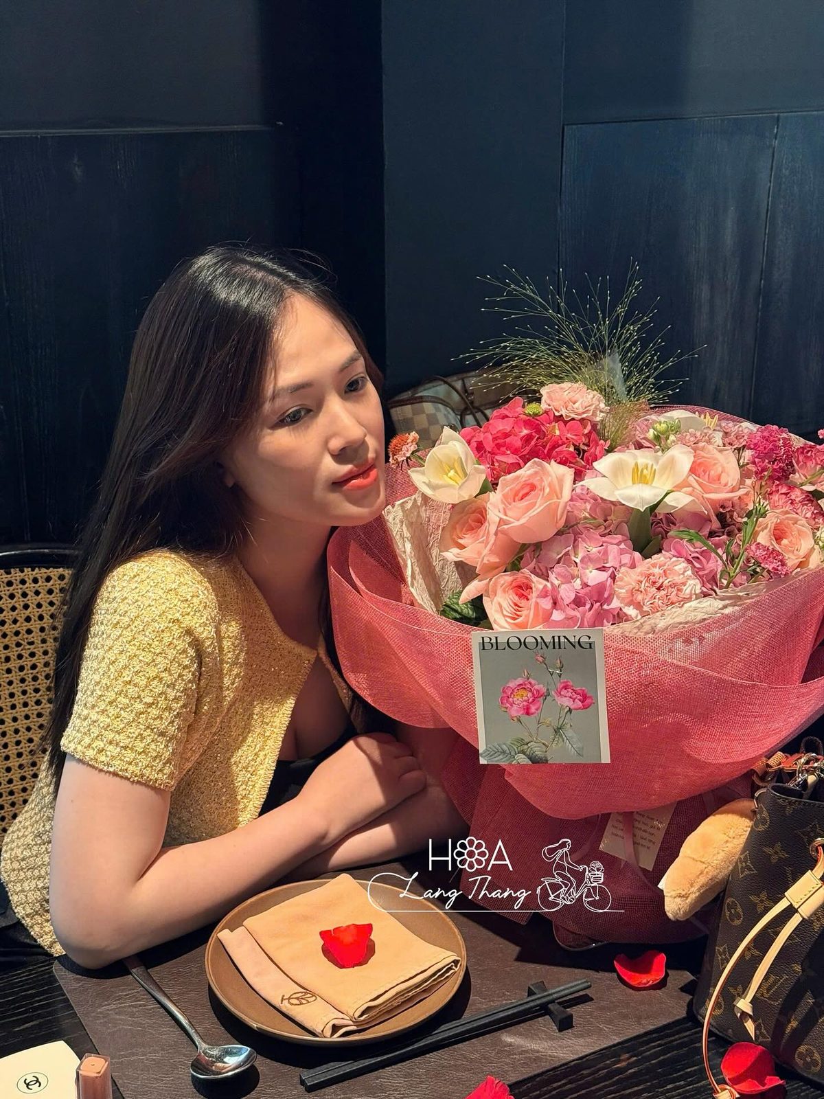 Bó hoa cẩm tú cầu mix - Hydrangea Harmony — góc khác