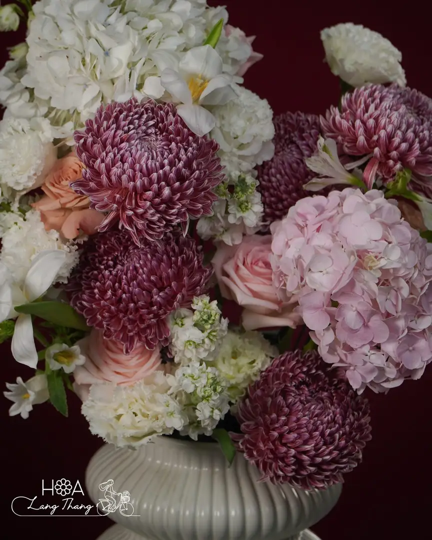 Weiße Hortensie mit Pfingstrosen in der Vase – White Elegance 3