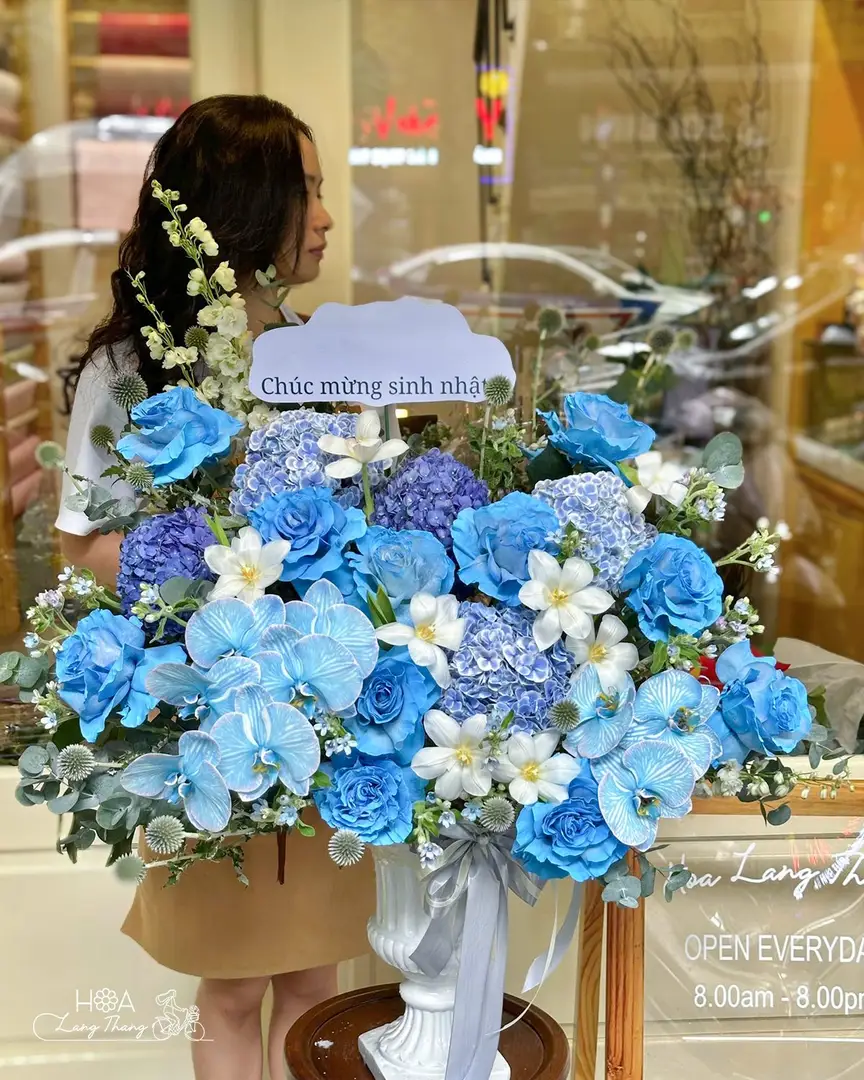 Bình hoa hồng Ecuador mix cẩm tú cầu lan - Eternal Elegance — góc khác