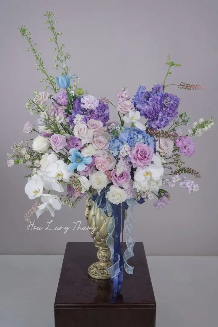 Bình hoa hồng tím nhập khẩu - Purple Elegance — góc khác