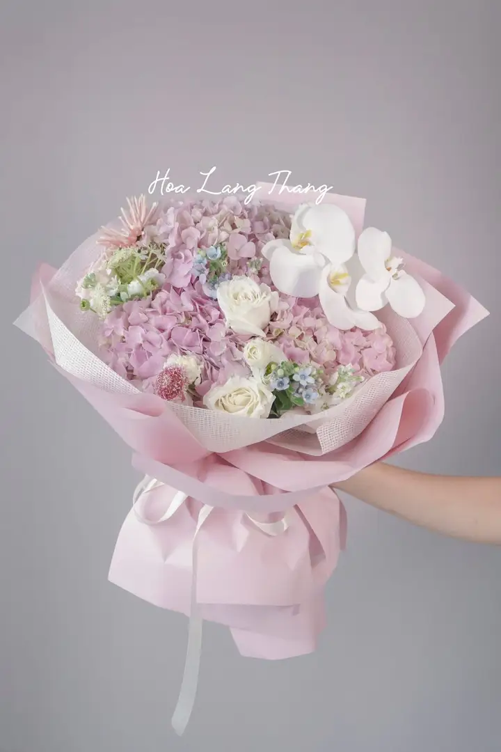 Bó hoa cẩm tú cầu mix lan hồ điệp - Orchid Harmony