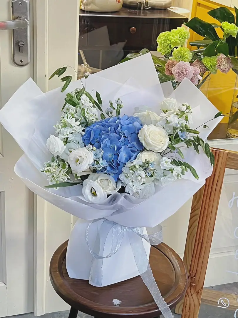 Bó hoa cẩm tú cầu mix hoa lá nhập khẩu - Hydrangea Elegance — góc khác