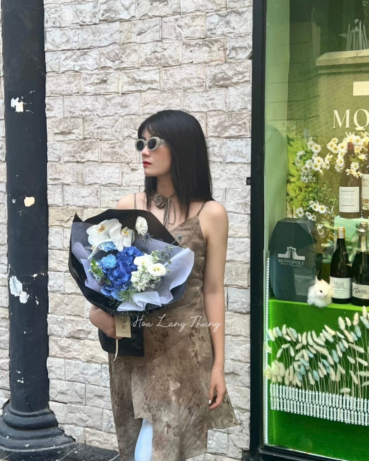 Bó hoa cẩm tú cầu mix lan hồ điệp - Orchid Reverie — góc khác