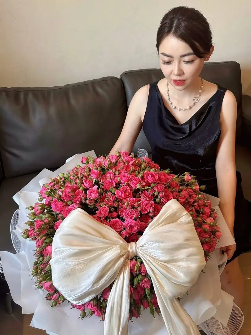 Bó hoa hồng Sophie size lớn - Crimson Majesty - Thumbnail 4