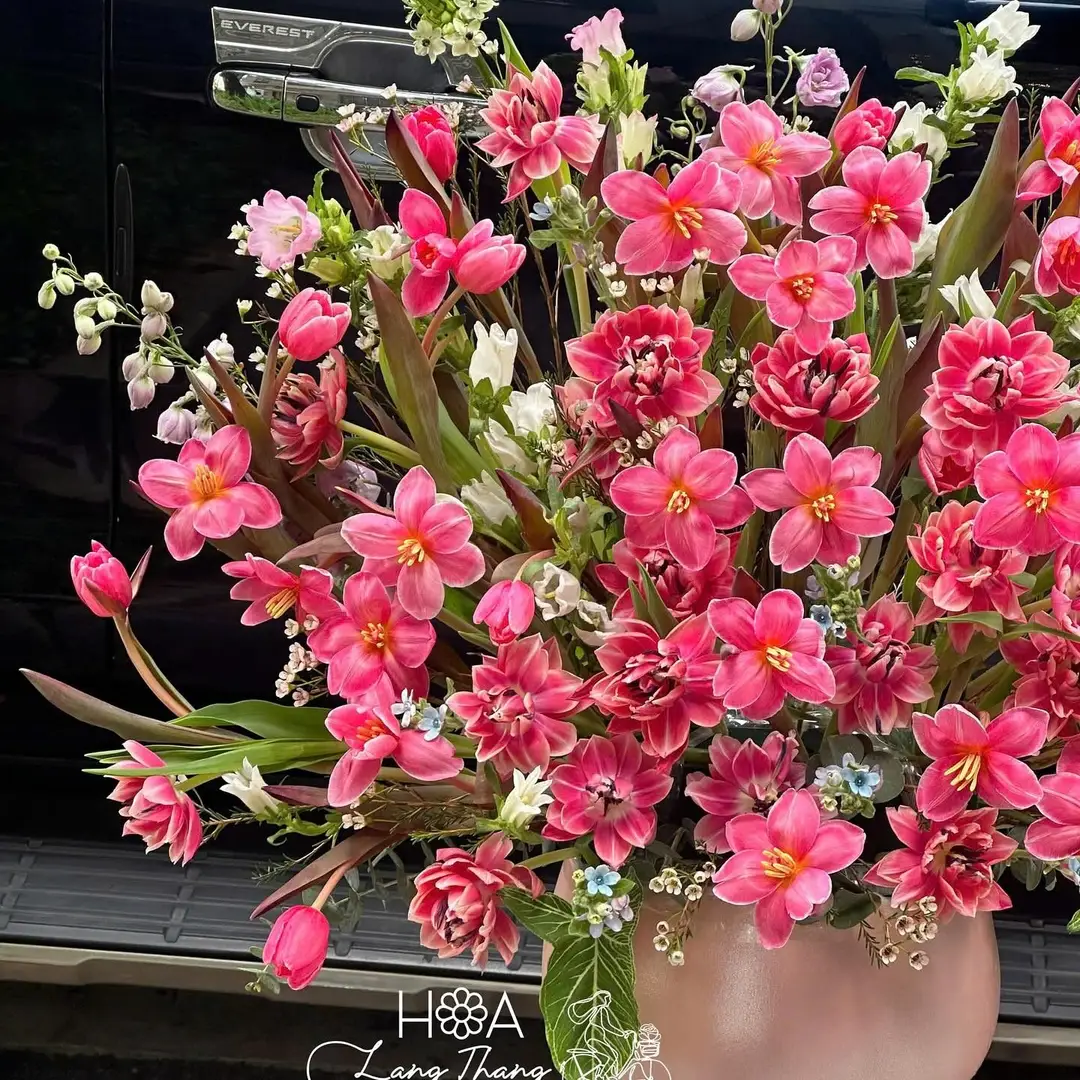แจกัน ทิวลิปฮอลแลนด์ย้อมสีชมพู ผสมดอกไม้หลายกลีบ – Rosy Elegance 3