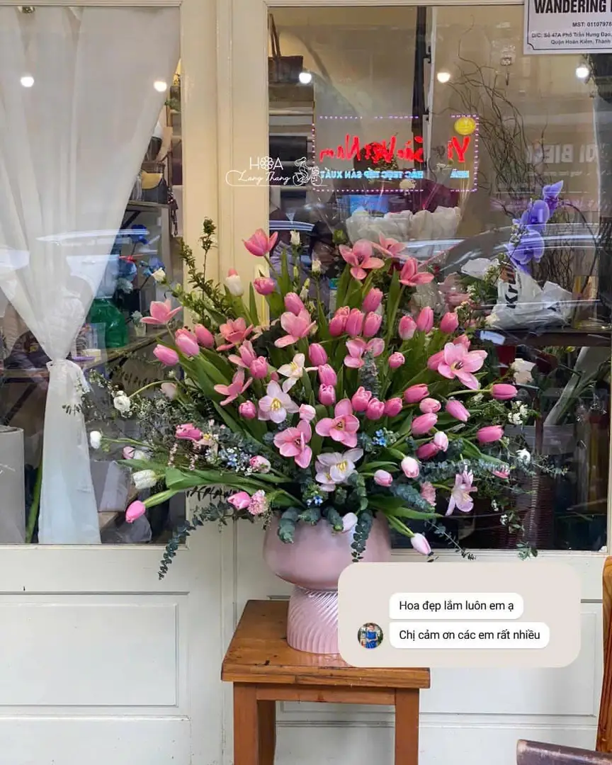 Bình hoa tulip Hà Lan hồng đậm - Deep Rose Elegance