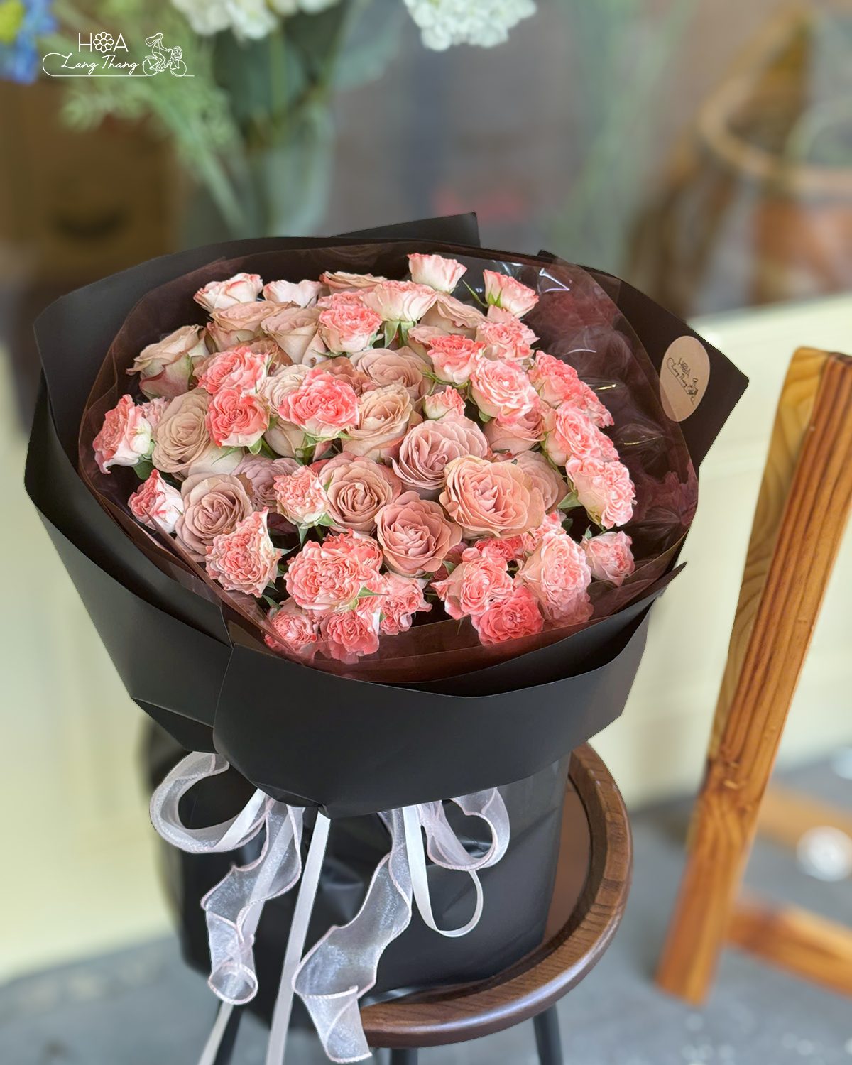 Bó hoa hồng Capuchino mix hồng chùm nhạt - Caramel Romance