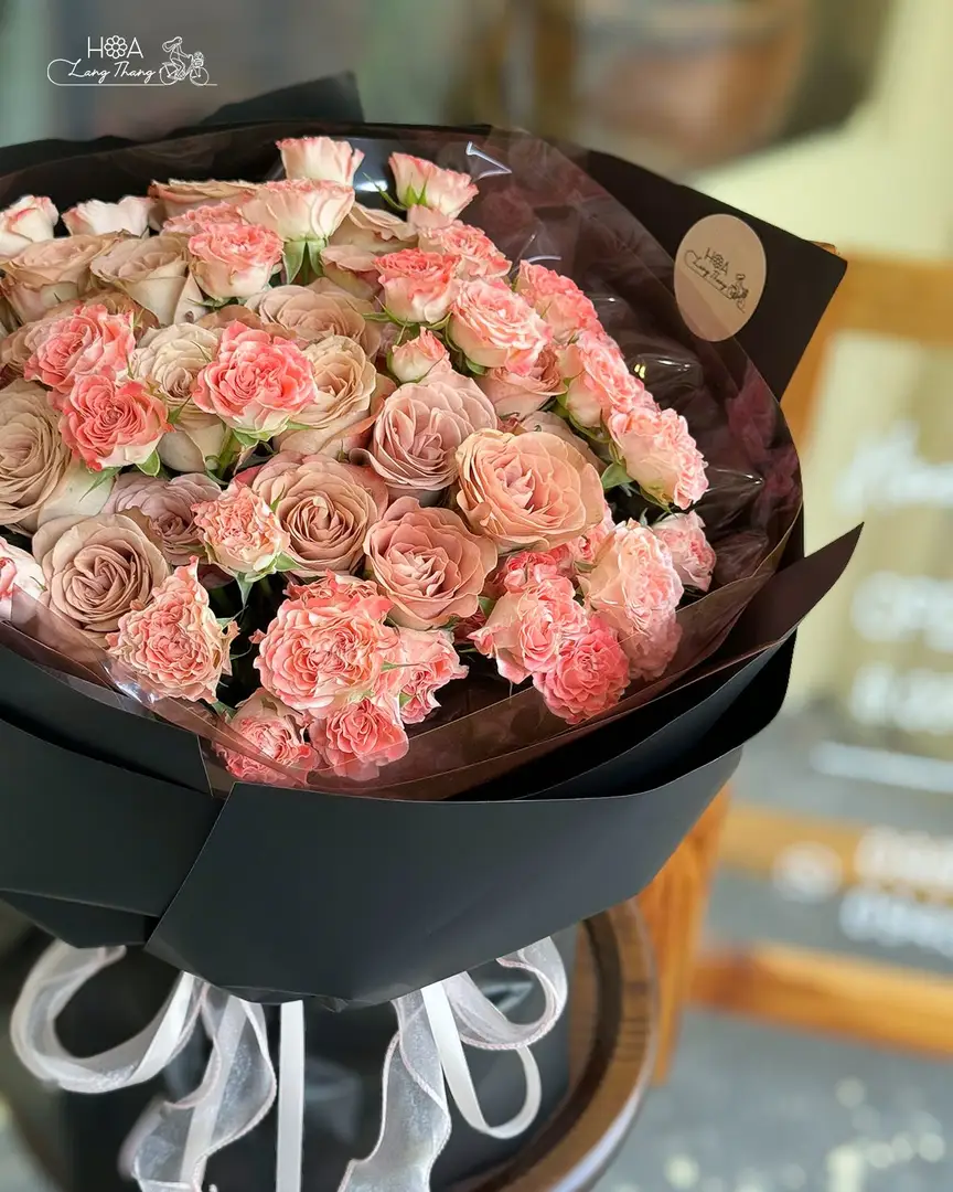 Bó hoa hồng Capuchino mix hồng chùm nhạt - Caramel Romance — góc khác