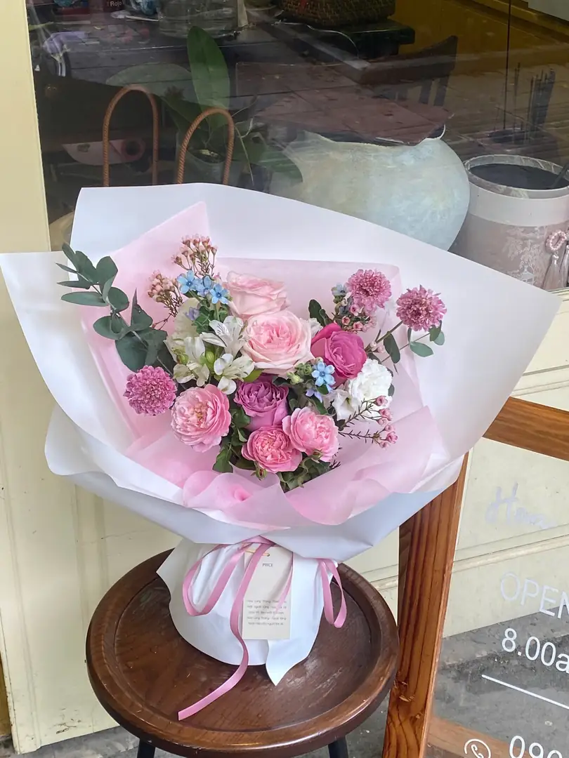 Bó hồng mix tông hồng giấy trắng - Ảnh 1