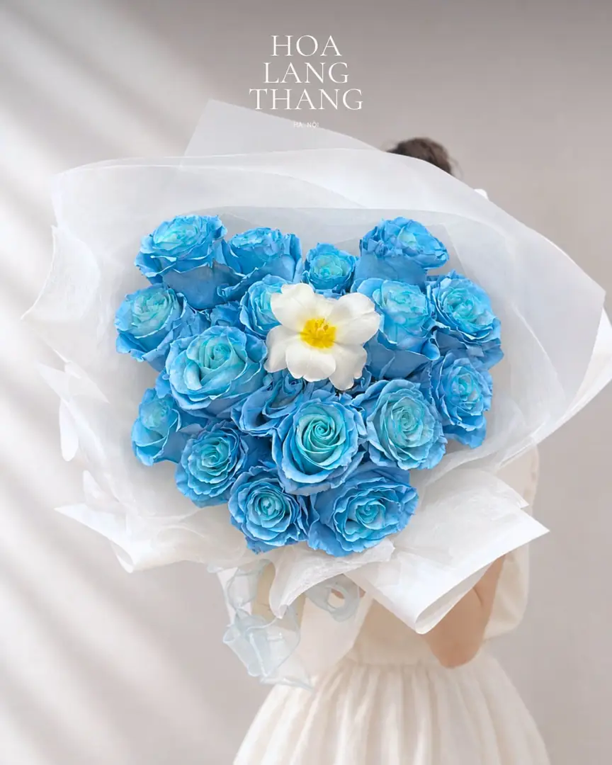 Bó hoa hồng xanh dương giấy trắng