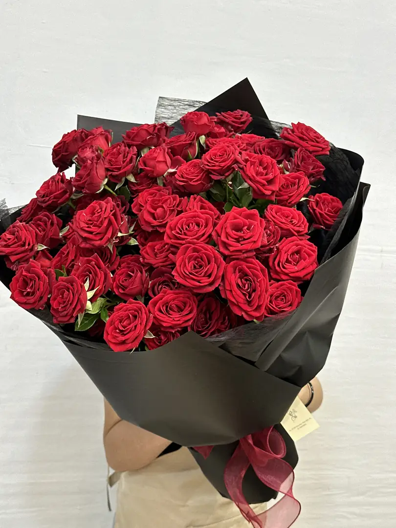 Bó hoa hồng đỏ giấy đen size lớn