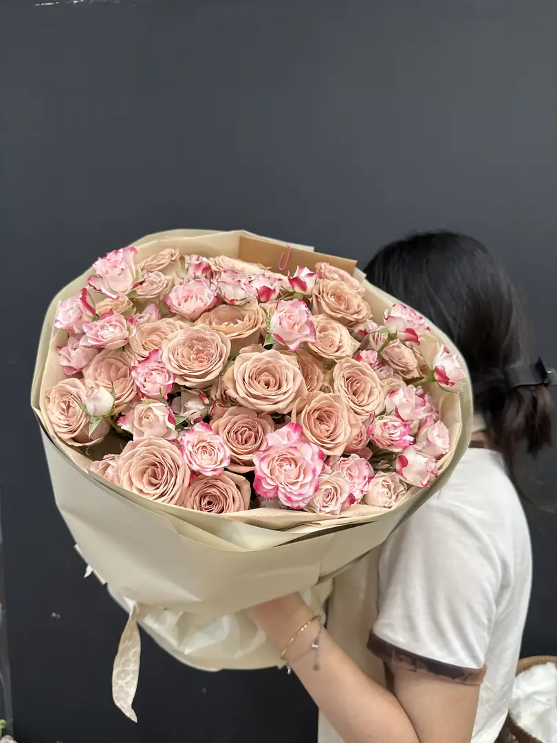 Bó hồng capuchino lớn