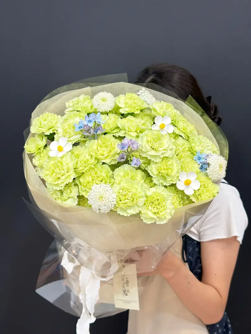 Bó cẩm chướng xanh lá mix cúc - Ảnh 1