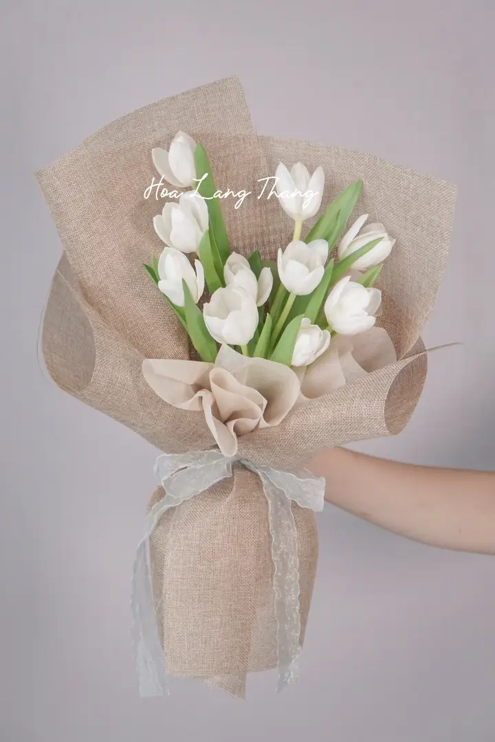 Bó hoa tulip trắng đẹp, trang nhã với tông màu nhẹ nhàng, thích hợp cho nhiều dịp