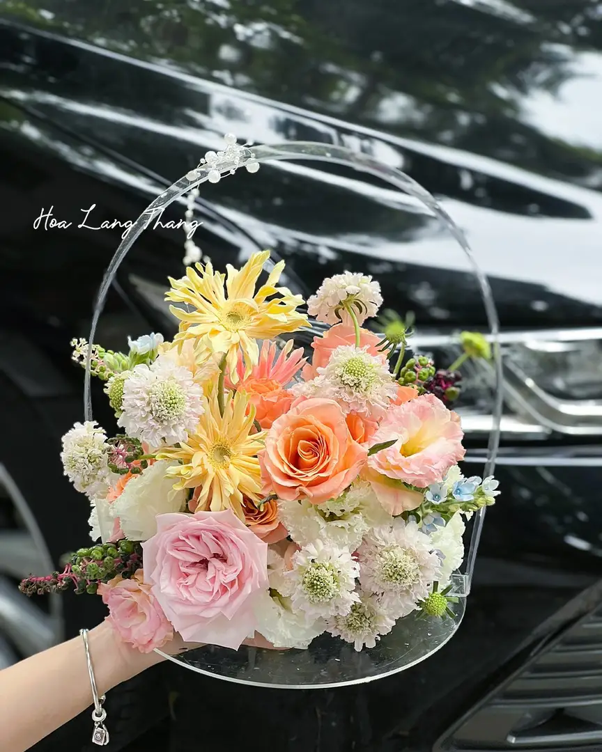 🌸 Lẵng hoa mica tròn mang đến sự thanh thoát và tinh tế, độc đáo. ☘