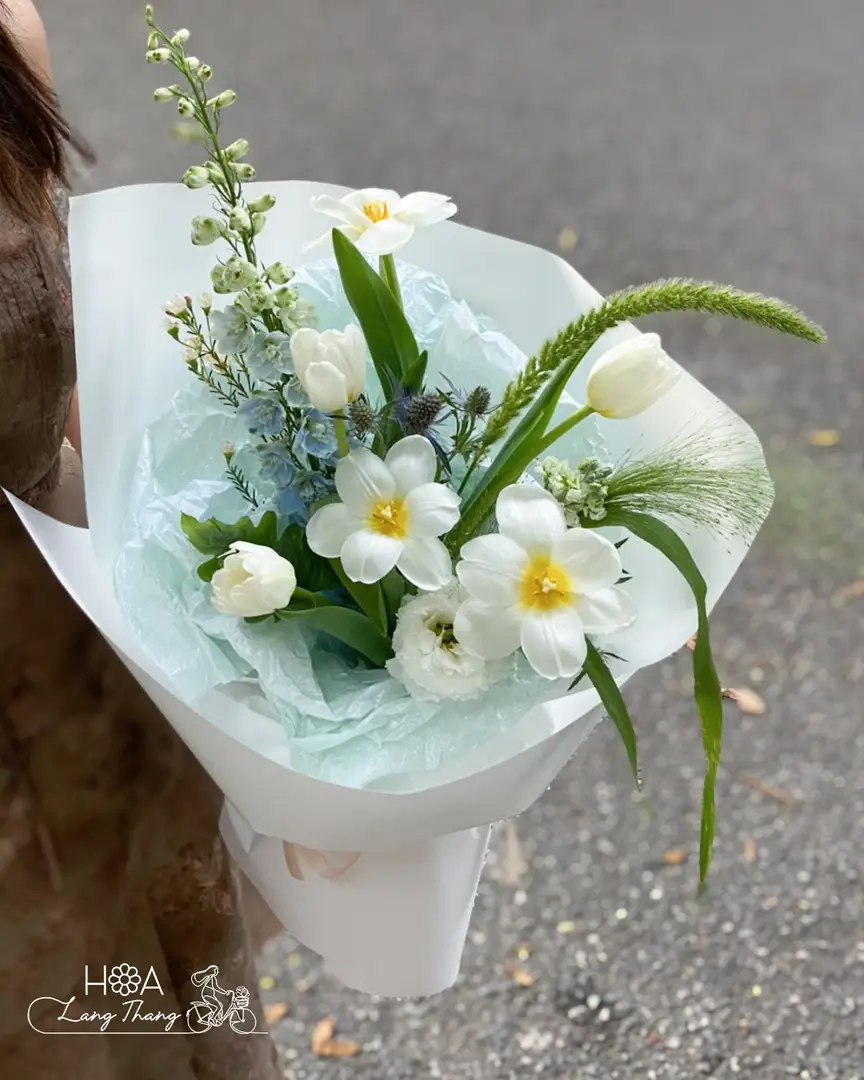 🌸Không phải vì nắng mà lung linh, nhưng cạnh hoa xinh khiến nàng thêm rạng rỡ 🌼