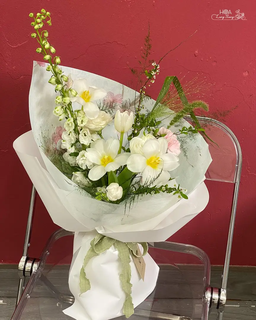 Bó hoa tươi với <a href=