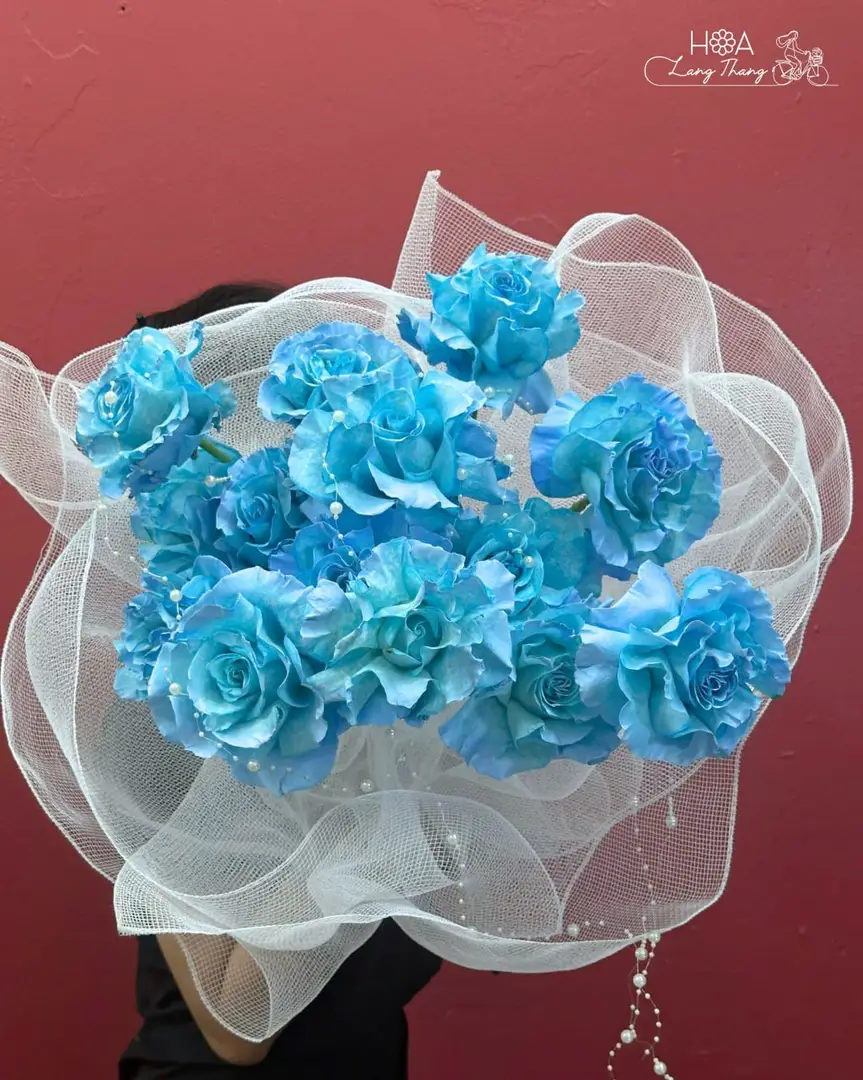 Như những đám mây xanh trôi lờ lững trên bầu trời 💙