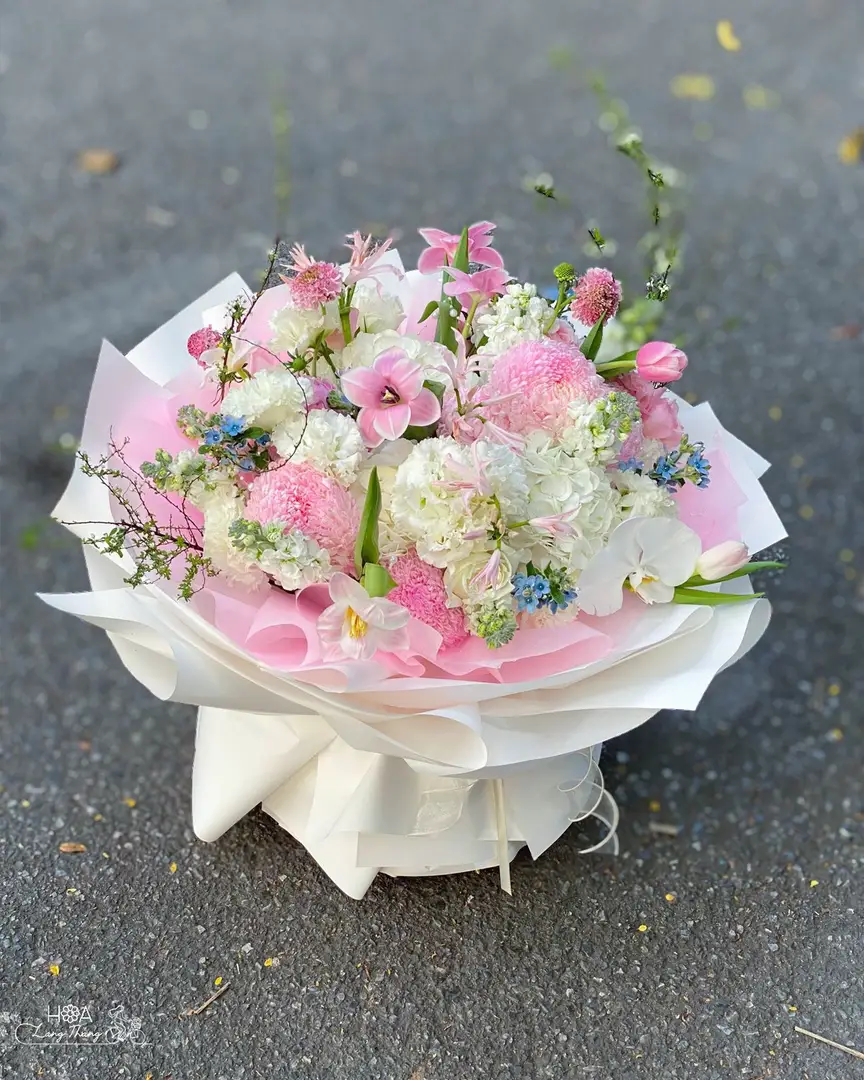 Bó hoa tươi pastel với <a href=