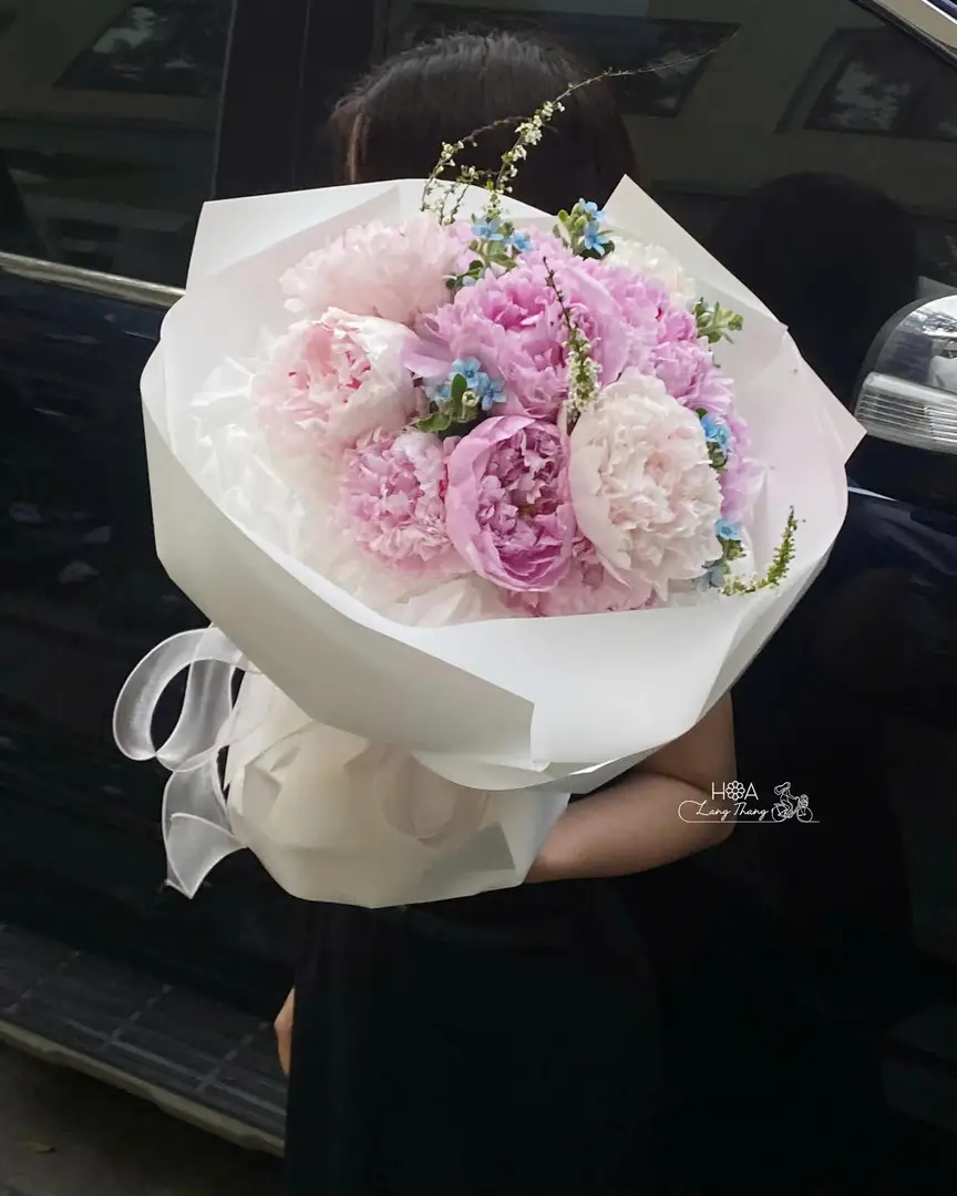 Bó hoa hồng và mẫu đơn pastel, kiểu cắm đẹp mắt, dành cho nhiều dịp