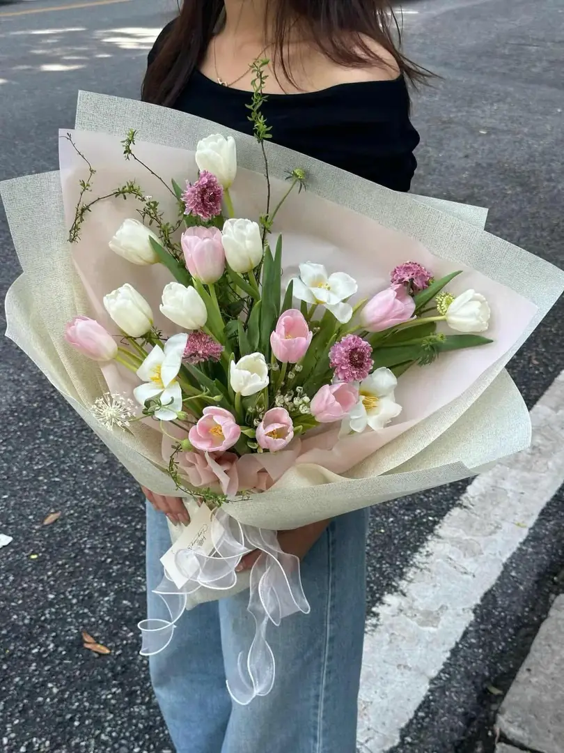 Hoa tươi Hoa Lang Thang — Hoa Tulip Tặng Valentine Ở Hà Nội - Cách Chọn & Biểu Cảm Yêu Thương
