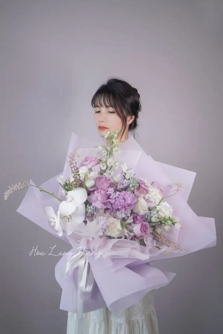 Bó Hoa Tông Trắng Cam Thanh Lịch Hà Nội